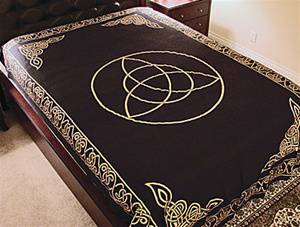 Triquetra Tapestry (Gold) - 72"X108"